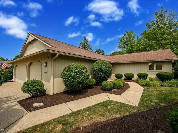 21327 Oak Bark Trl, Strongsville, OH 44149