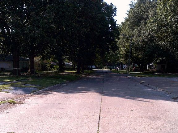 5th image of 705 NE Parkway Dr