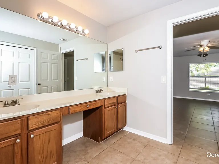 1219 SW Eleuthera Ave — Photo 8