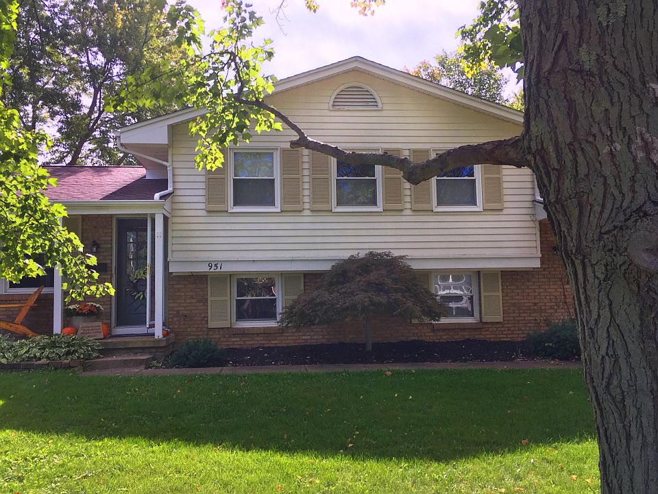 1st image of 951 Thomas Dr