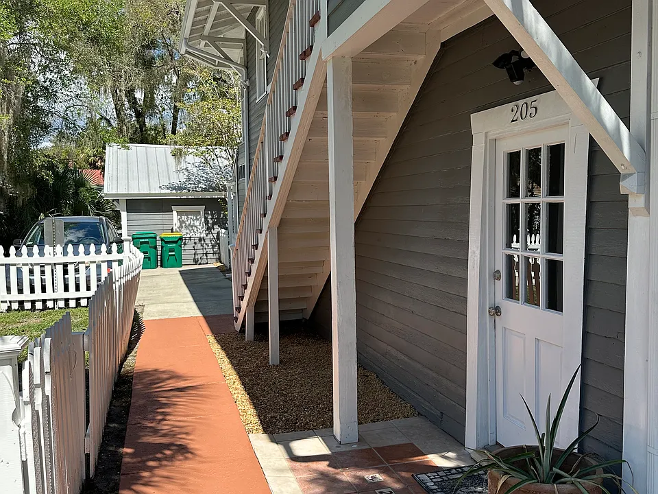 205 E Voorhis Ave #205