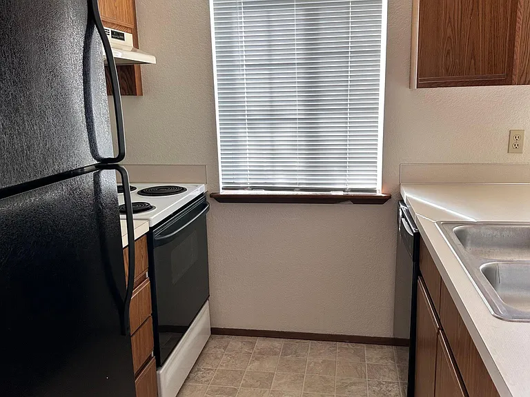 5671 Eagle Pkwy #3 — Photo 2