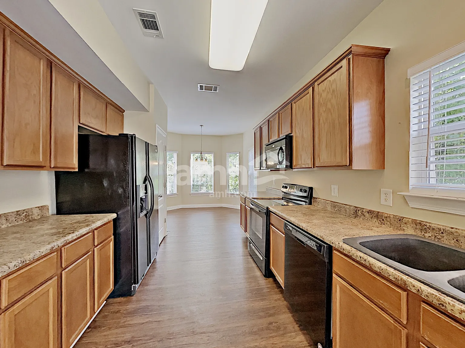 3 bed, 2.5 bath, 1636 sqft, $2,260 — Photo 4