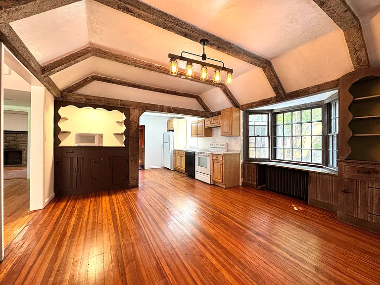 560 Taxter Rd — Photo 25