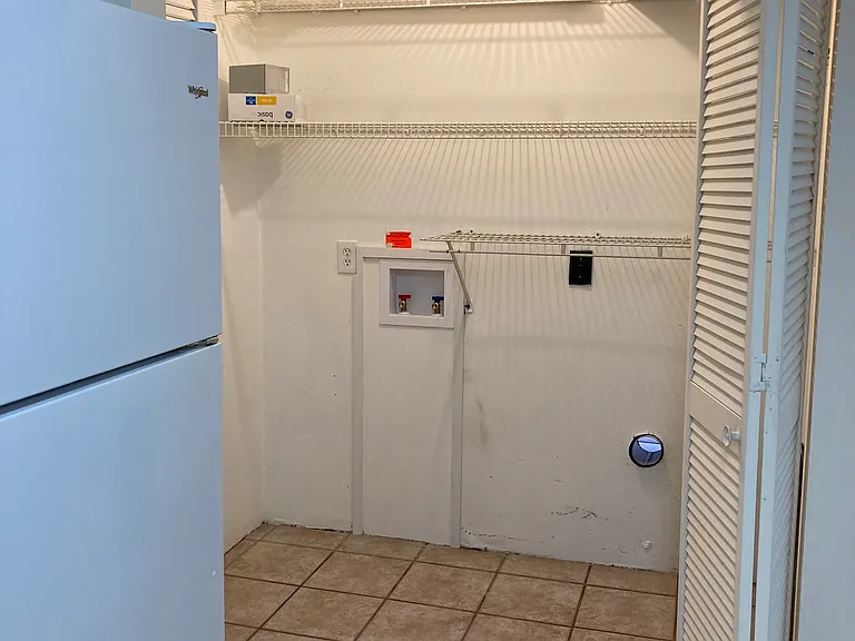 860 Premier Dr — Photo 6