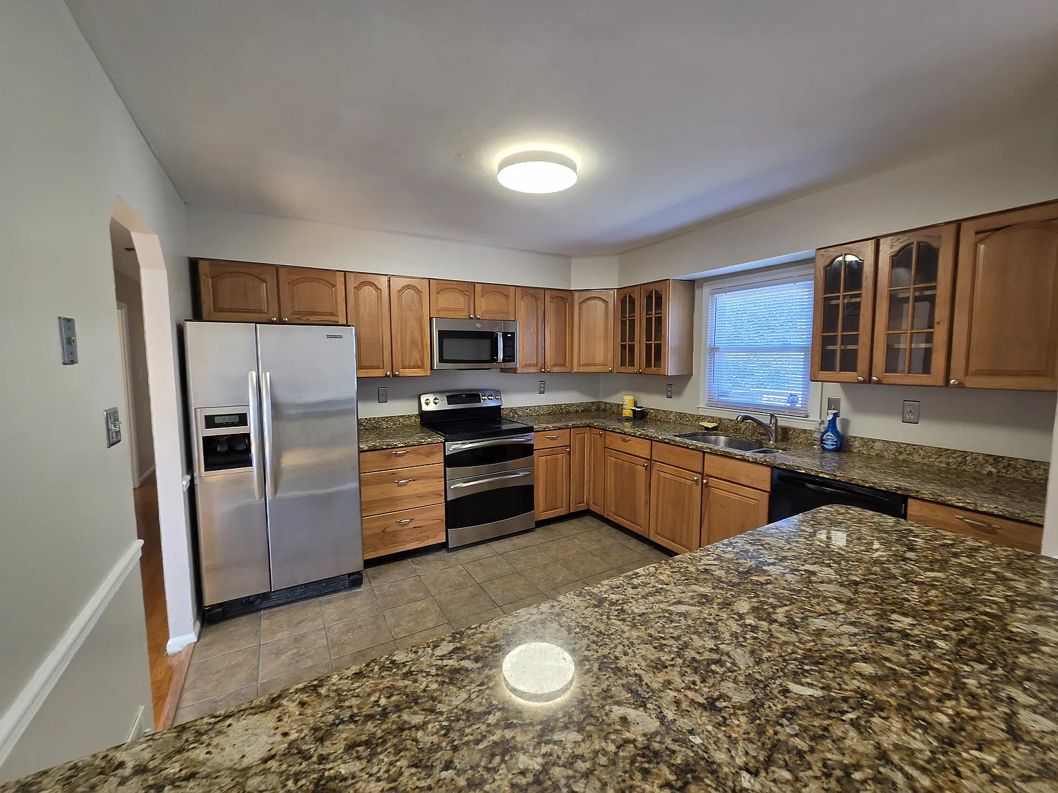 4 bed, 1144 sqft, $2,800 — Photo 3
