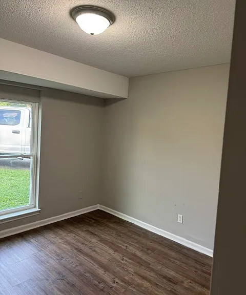 4716 Metro Park Ln #B — Photo 7