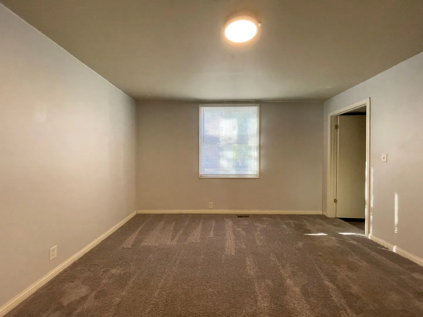 204 N Dill St — Photo 4