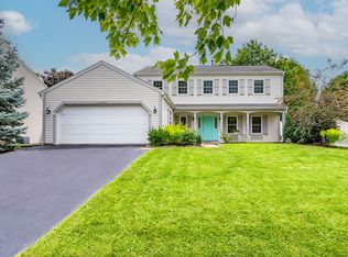 1S761 Sheffield Ln, Warrenville, IL 60555