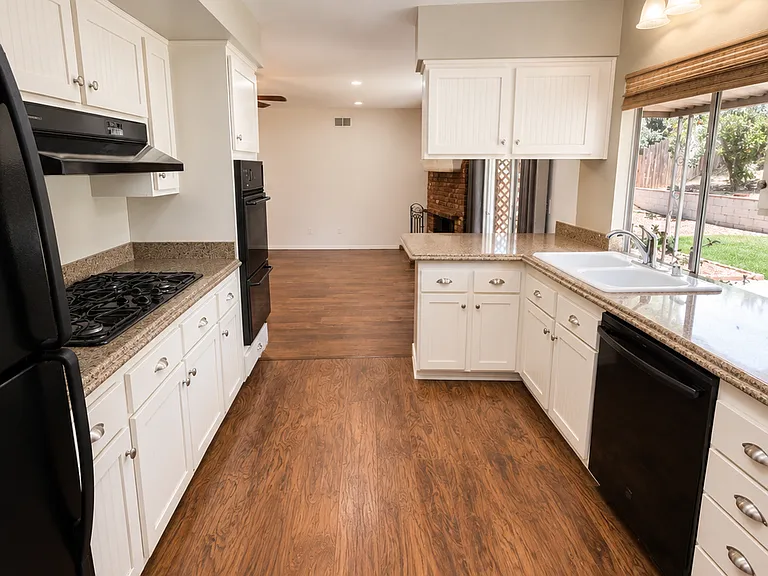 1521 Oak Hill Dr — Photo 4