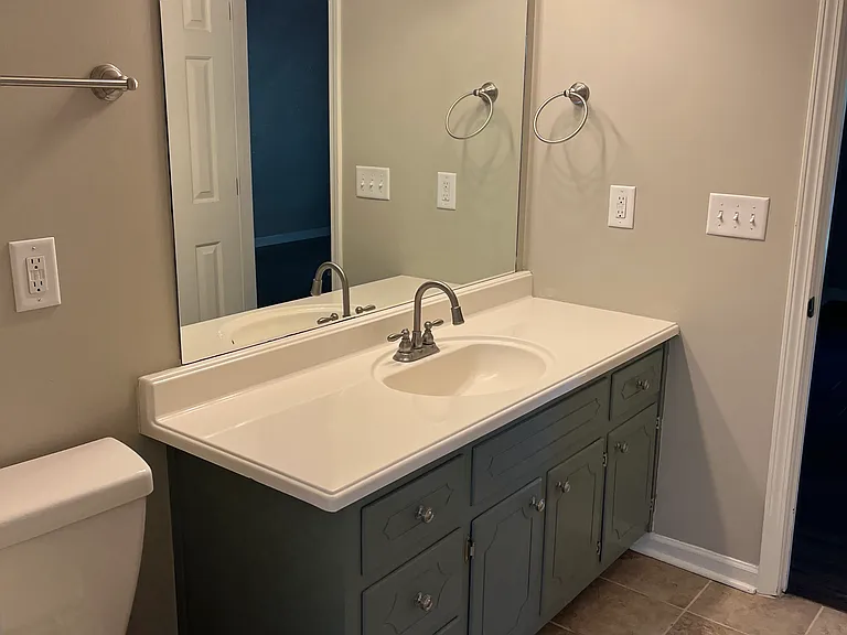 1090 Eugene Ln — Photo 8