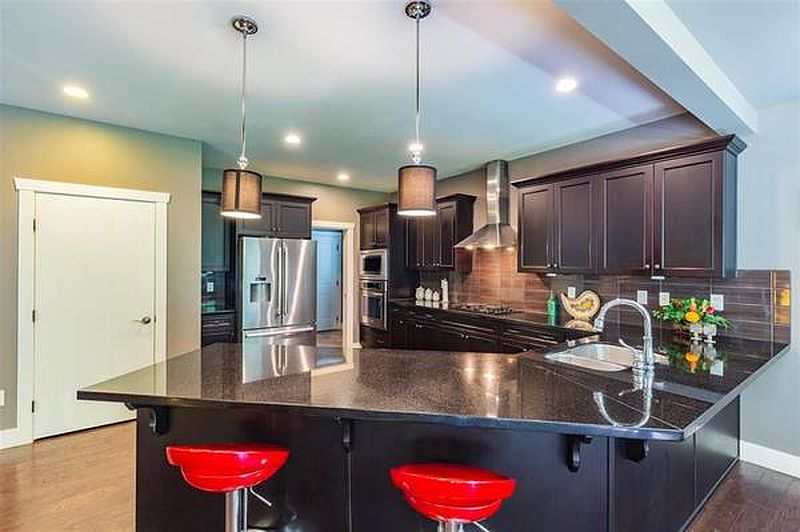 Coquitlam House for rent - 5 Bedrooms — photo 6