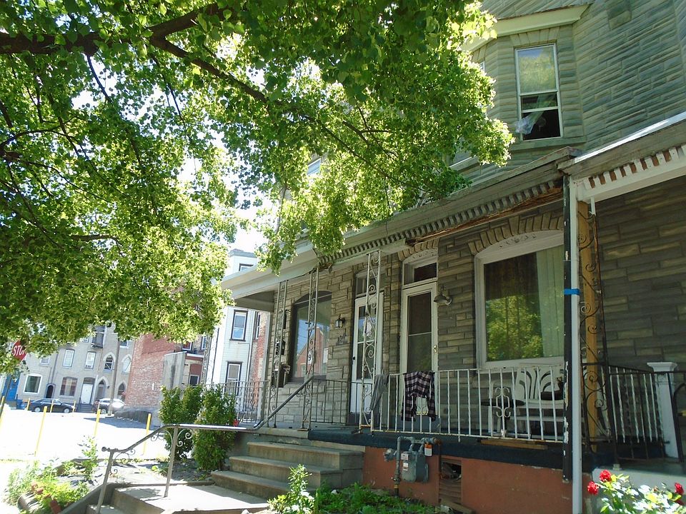 2nd image of 940 Spring St