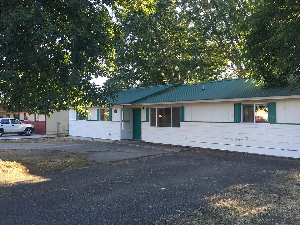 Front of home with Circular Driveway