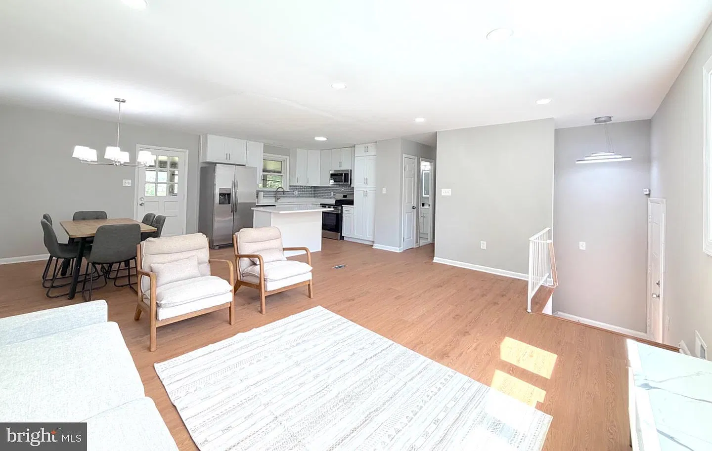5 bed, 2340 sqft, $3,495 — Photo 3
