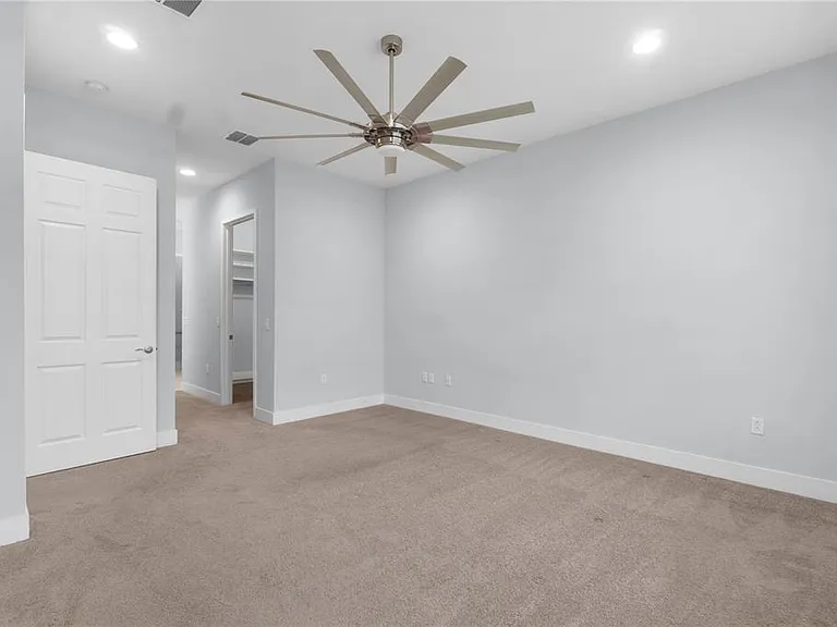 2320 Symphony Cir — Photo 32