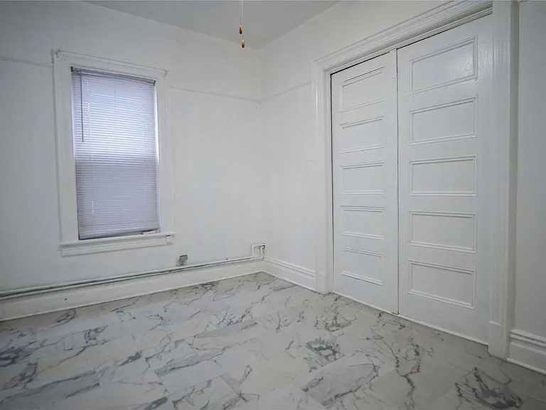 1718 Melville St — Photo 7