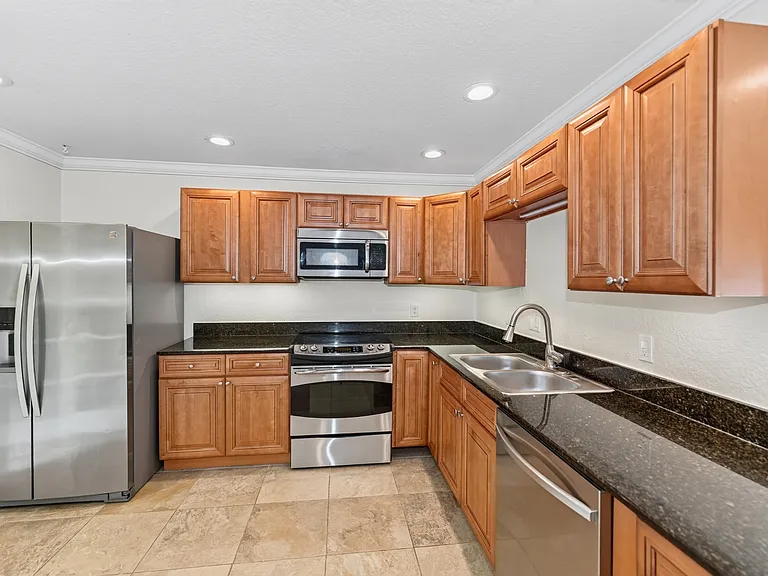 2220 Bahia Vista St #G4 — Photo 10