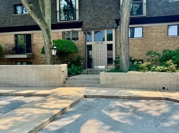 246 Kenston Ct #246, Geneva, IL 60134