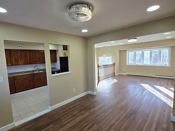 2nd image of 46 Radcliffe Rd #2B