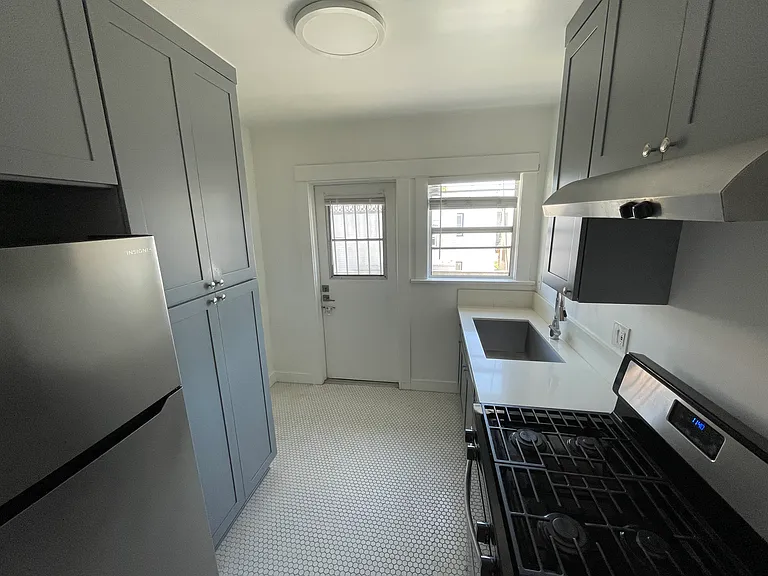 1026 E Broadway #1028 — Photo 12