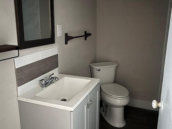 2nd image of 395 NW Desoto St APT 103