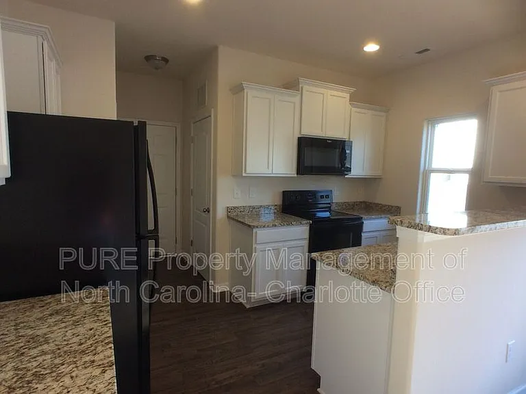 6008 Vista Woods Ln — Photo 5