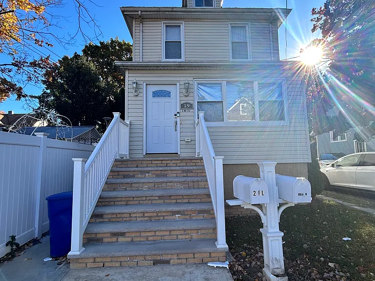 19 Oak St #2 — Photo 1