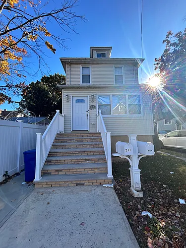 19 Oak St Photo 1