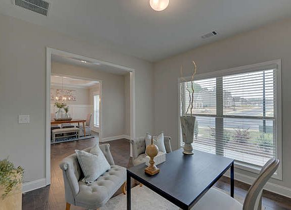 4th image of 3938 Meadowland Dr