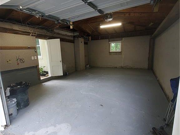 4th image of 4226 N Jackson Ave
