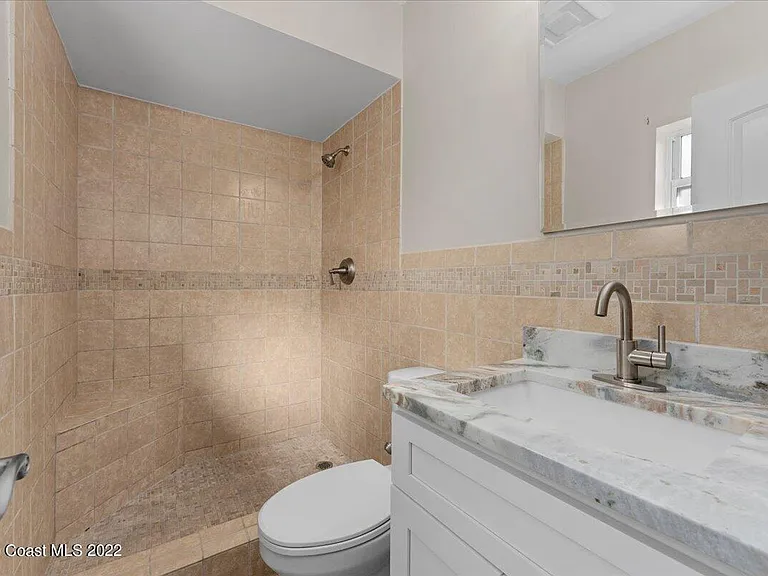 215 Marion St — Photo 14