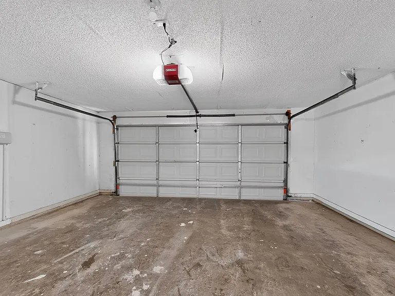 817 Sycamore Creek Rd — Photo 37