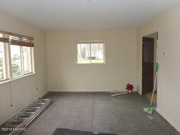 4th image of 2400 Miller Dr