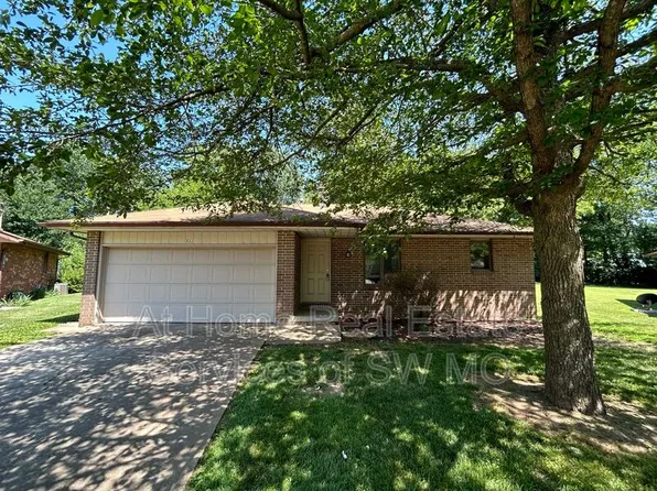 522 E Latoka Ct, Springfield, MO 65807