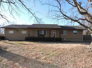 3301 N Lakeview Rd, Hutchinson, KS 67502