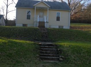 405 Griffith Ln, Chesterfield, MO 63005