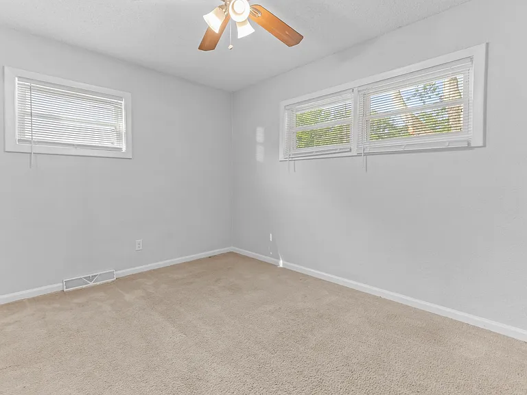 2124 Jeffrey Dr — Photo 12