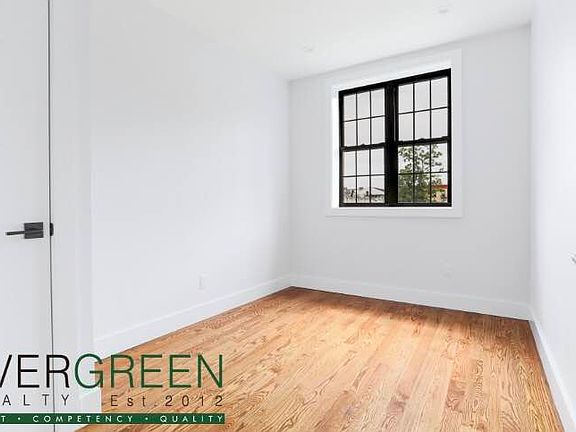5th image of 970 Gates Ave #1G