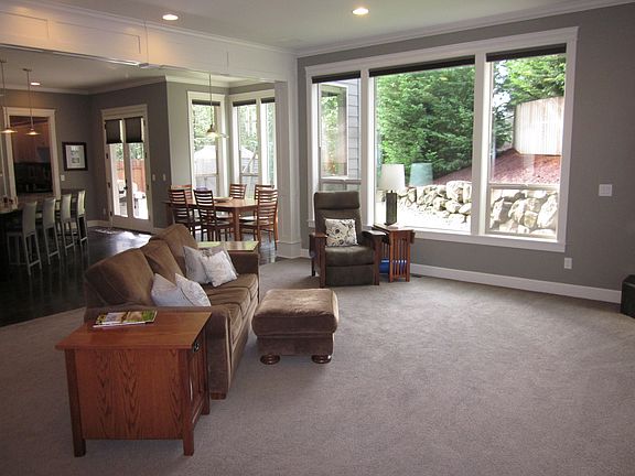 Family Room/Breakfast Nook