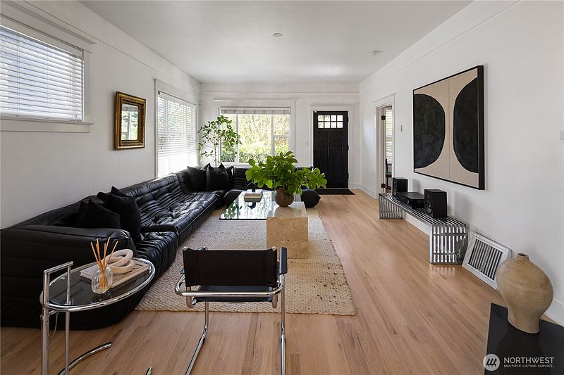2nd image of 716 32nd Avenue