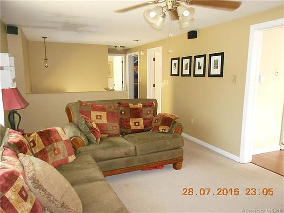 Nice large living room - pl...