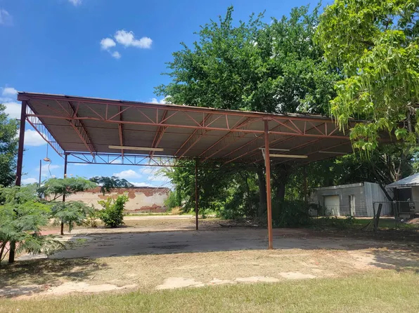 103 Oak Main Ave, Comanche, OK 73529