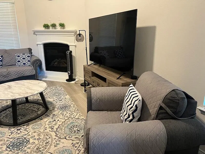 4 bed, 3.5 bath, 2222 sqft, $2,750 — Photo 2