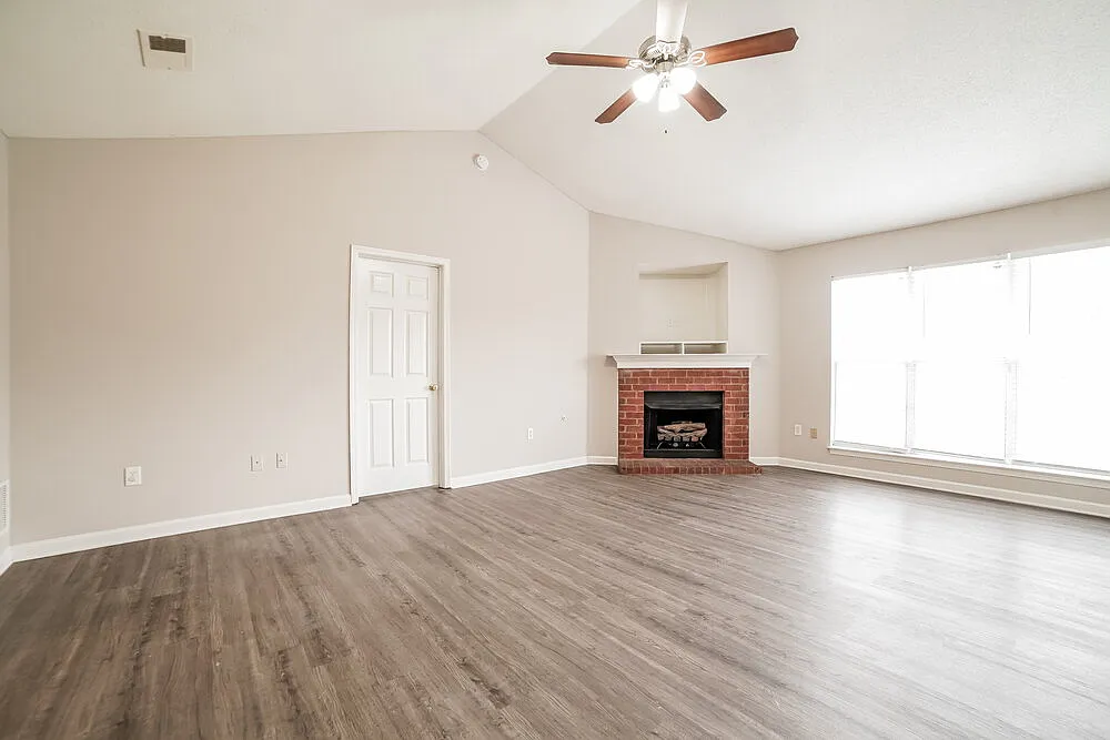 3 bed, 2.0 bath, 1545 sqft, $2,690 — Photo 3