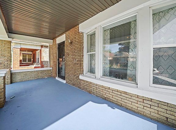 4th image of 5815 S Maplewood Ave