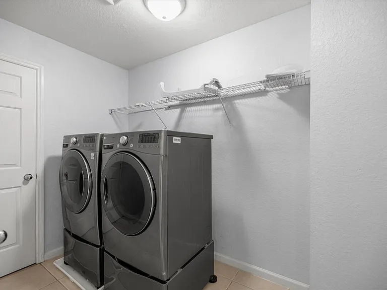 5073 SW 40th Pl — Photo 16