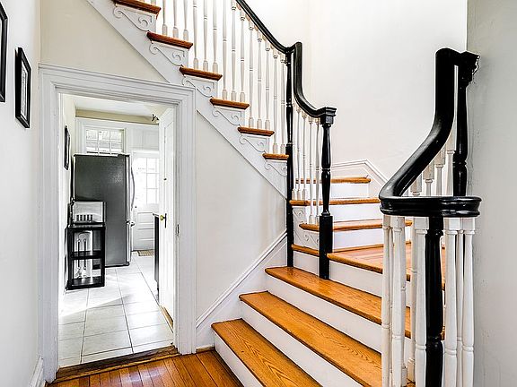 4th image of 725 Byrd Park Ct