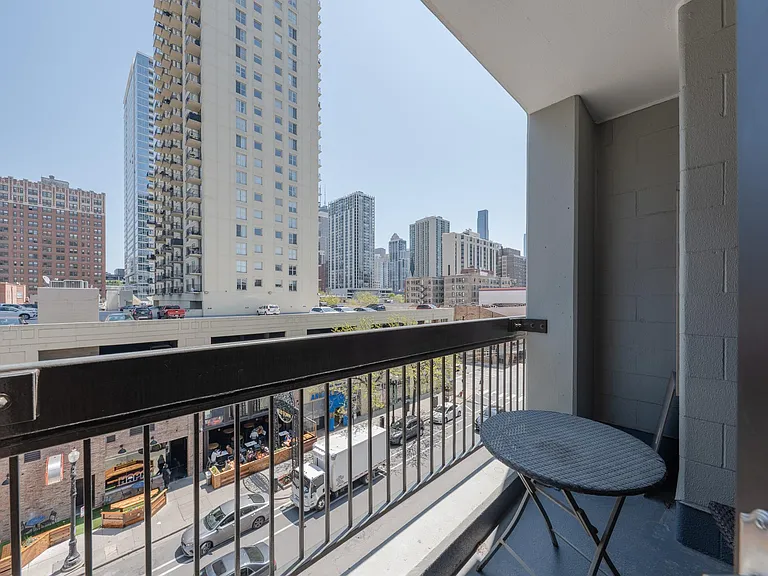 1212 N Wells St #403 — Photo 5