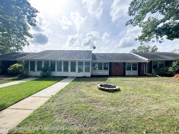 243B Jefferson Court, Lakewood, NJ 08701